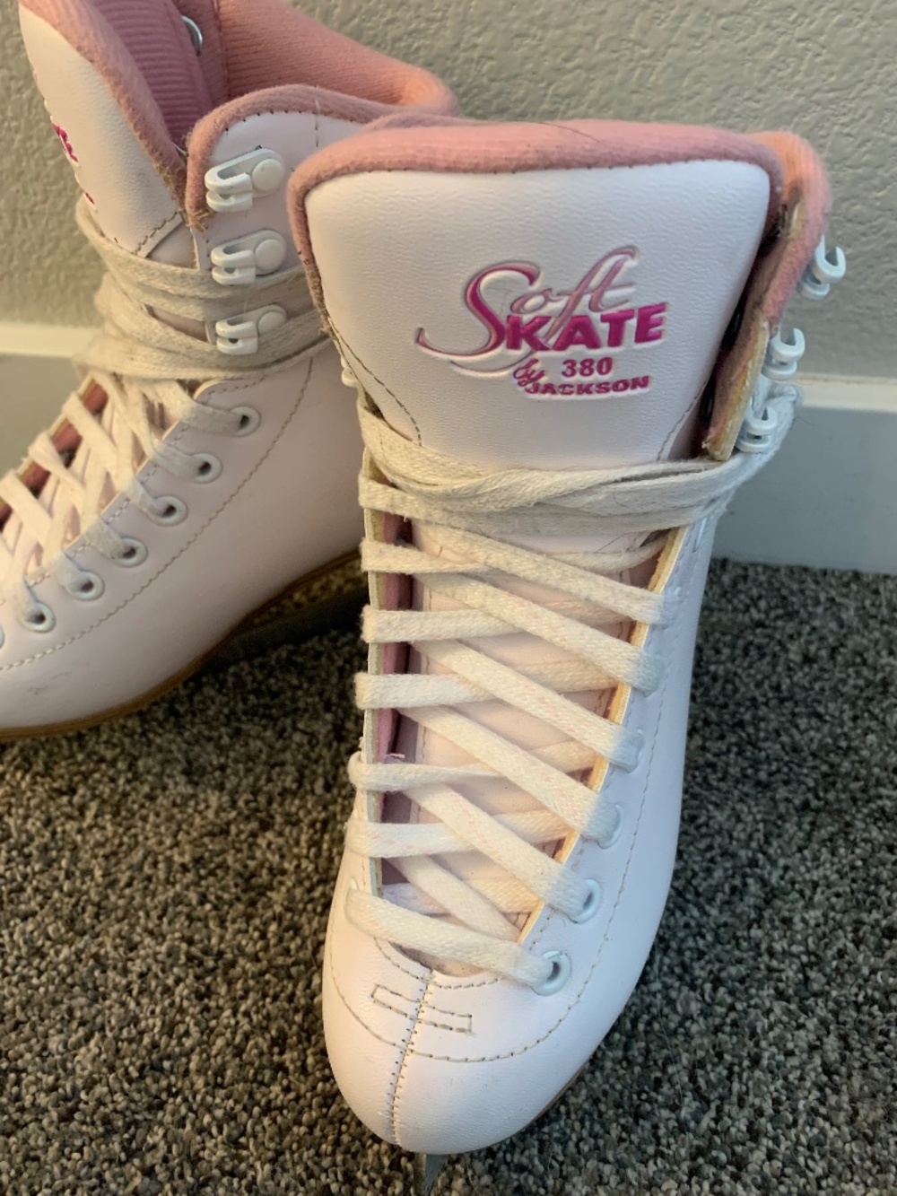 Jackson Softskate Pink and White